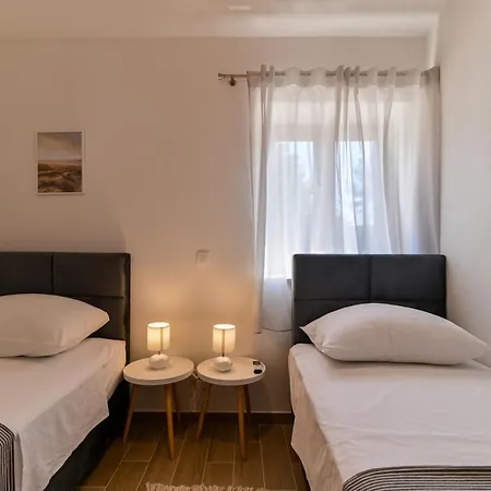 Villa Rudini With Heated Pool Okrug Gornji