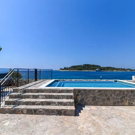 Rudini With Heated Pool *