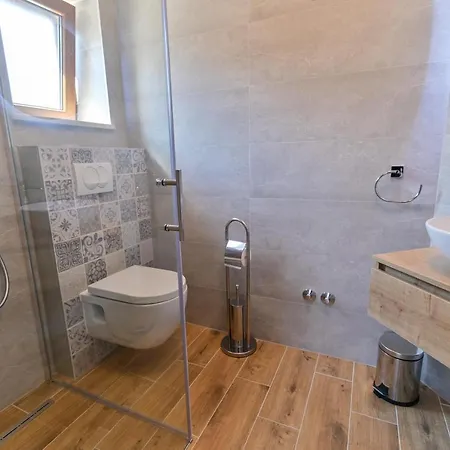 Rudini With Heated Pool Villa