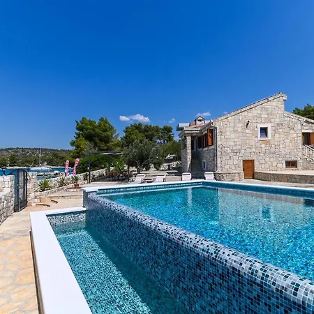 Villa Rudini With Heated Pool *
