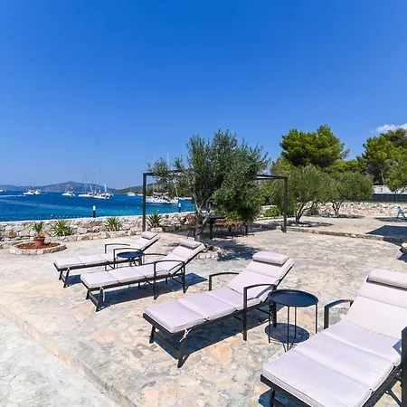 Villa Rudini With Heated Pool