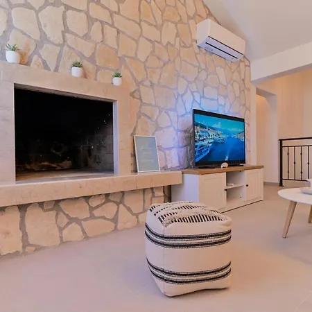 Rudini With Heated Pool Villa Okrug Gornji
