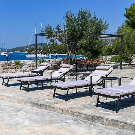 Villa Rudini With Heated Pool Okrug Gornji