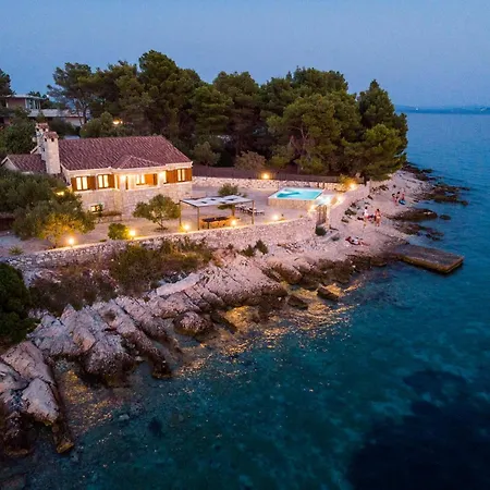 Villa Rudini With Heated Pool Okrug Gornji