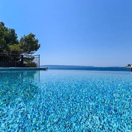 Villa Rudini With Heated Pool