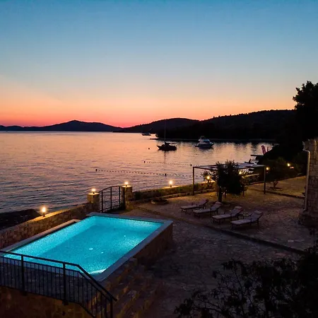 Villa Rudini With Heated Pool Okrug Gornji