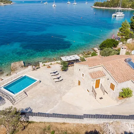 Rudini With Heated Pool Villa *