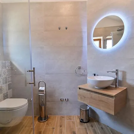 فيلة Rudini With Heated Pool أوكغوك غورنيي