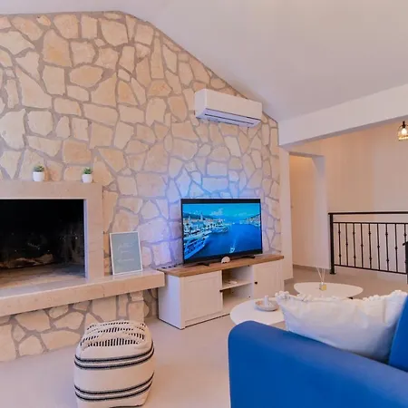 Rudini With Heated Pool Villa *