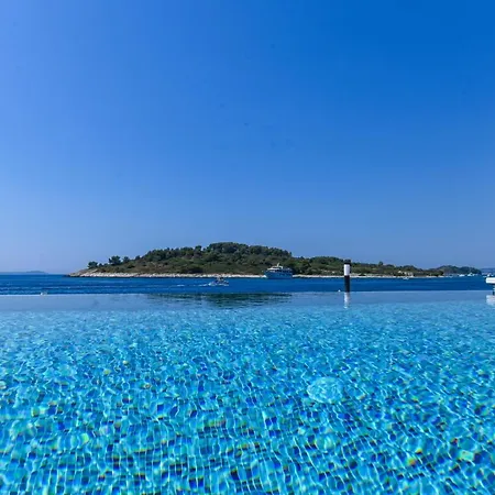 Rudini With Heated Pool Villa
