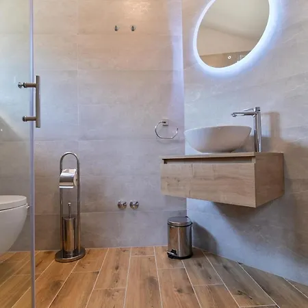Rudini With Heated Pool Villa *