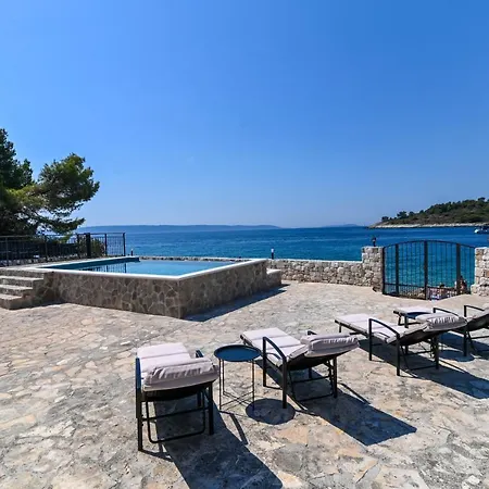 Rudini With Heated Pool Villa Okrug Gornji