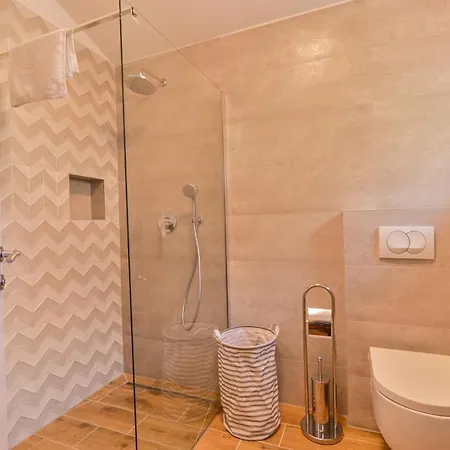 Rudini With Heated Pool Villa
