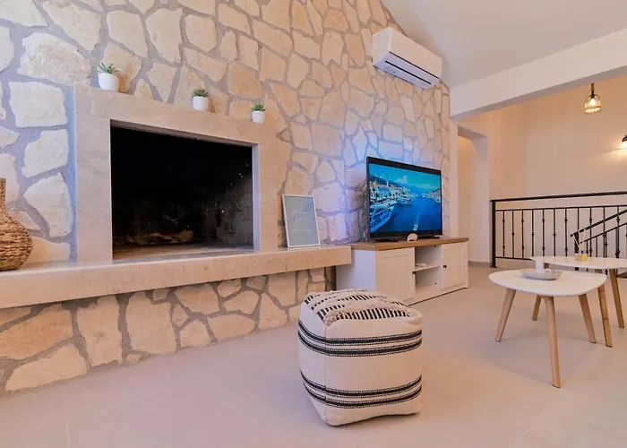Rudini With Heated Pool Villa Okrug Gornji