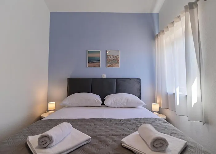 Rudini With Heated Pool Villa Okrug Gornji