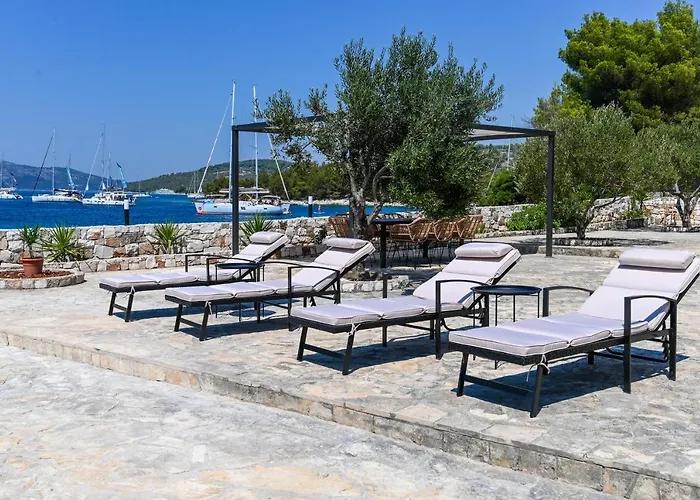 Villa Rudini With Heated Pool Okrug Gornji