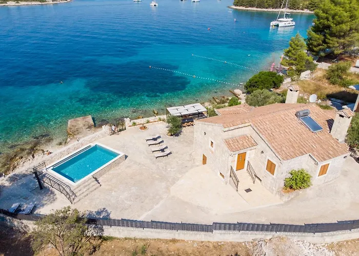 Rudini With Heated Pool Villa *