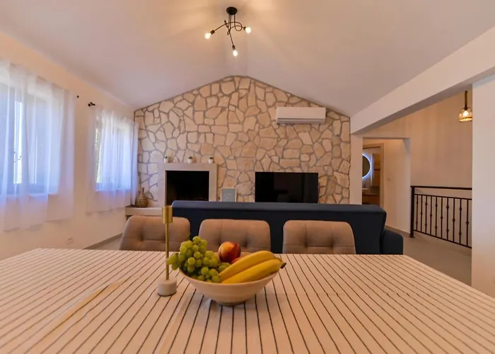 Rudini With Heated Pool Villa