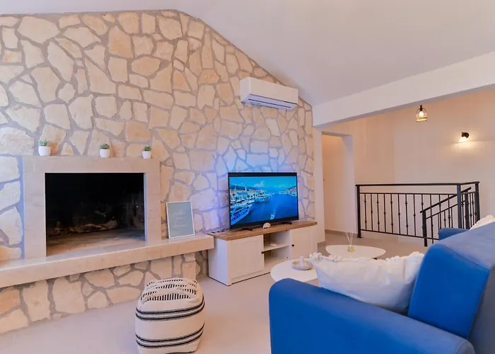 Rudini With Heated Pool Villa *