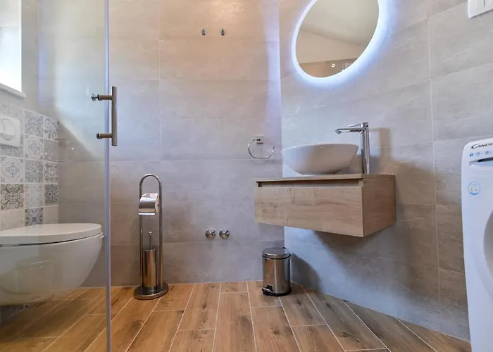 Rudini With Heated Pool Villa *