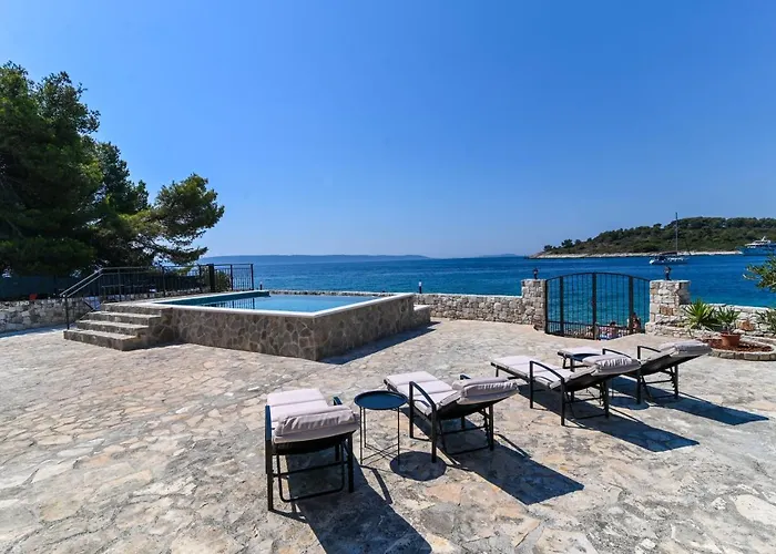 Rudini With Heated Pool Villa Okrug Gornji