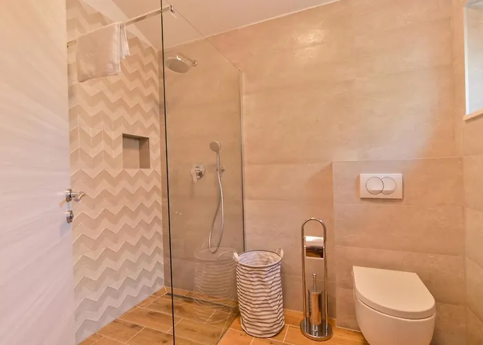 Rudini With Heated Pool Villa