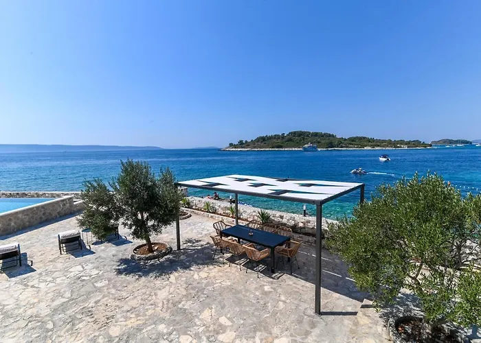 Villa Rudini With Heated Pool Okrug Gornji