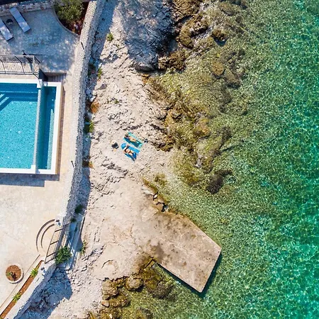Rudini With Heated Pool *